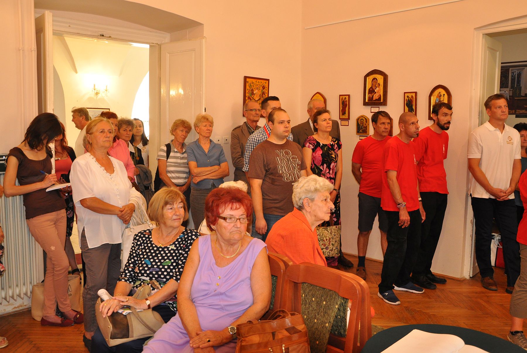 Ancsa-Molnár Hajnalka ikonkiállításával kezdődött a KATTÁRS